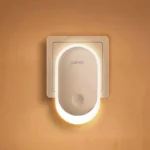 چراغ خواب الدینیو مدل Y1 با سنسور نور و حرکت PIR، نور گرم 3500 کلوین، تنظیم شدت نور با حافظه، اتصال مستقیم به برق و نوردهی 360 درجه
